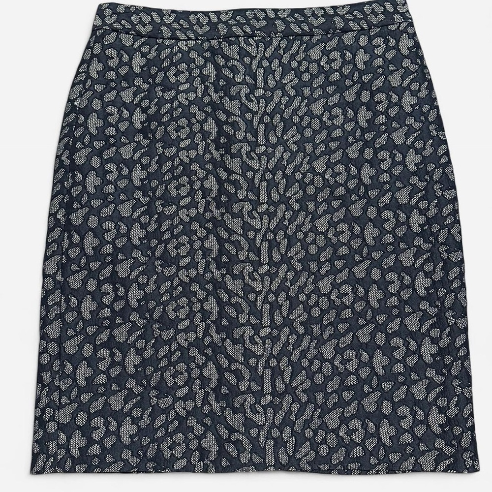 Navy Banana Republic jacquard animal print pencil skirt, size 8.
